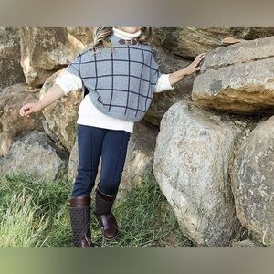 Girls Hope & Henry Grey/Red/Blue Organic Cotton Sweater Cape- Size Medium (7-8)